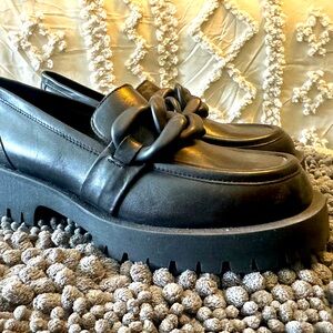 Size 8 black Saint & Sophia shoes. Never worn.